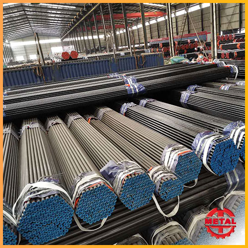 Black-Painted-Seamless-Steel-Pipes-2